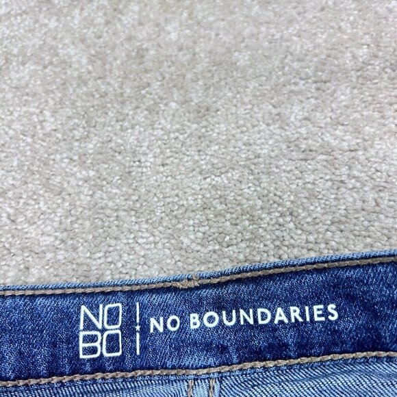 No Boundaries Jeans Women’s Blue Straight Leg Pockets Size 3 NWT - Picture 11 of 12
